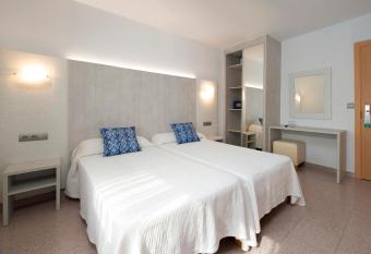 Hostal Roca allows 18 year olds to book a room