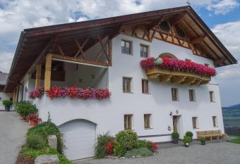 Hoarachhof has Balcony rooms