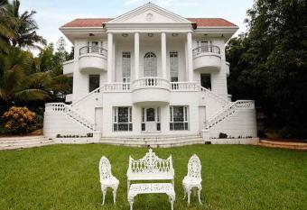 Ivory Crest by StayVista - Mountain-view villa with Pool, Garden & Snooker table allows 18 year olds to book a room