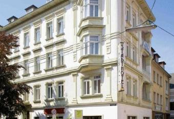 Stadthotel Hauser Eck allows 18 year olds to book a room