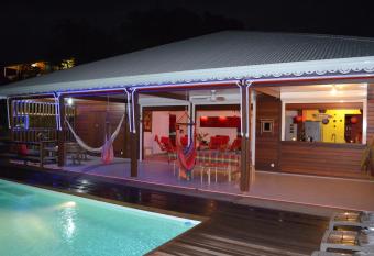 Au Bout du R  ve has Balcony rooms