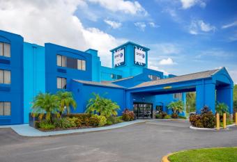 SPOT X Hotel Tampa o Wesley Chapel by The Red Collection allows 18 year olds to book a room