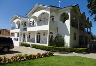 Hotel Villa Capri allows 18 year olds to book a room