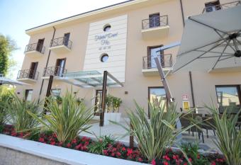 Hotel Dori has Balcony rooms