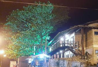 Residencial BeachMar & Mael allows 18 year olds to book a room