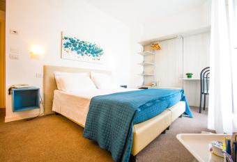 Hotel Villa Anthea allows 18 year olds to book a room