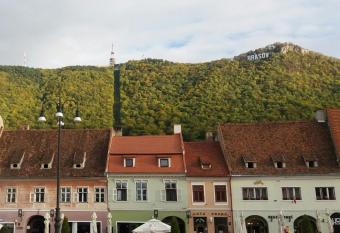 4 Rooms Piata Sfatului has Balcony rooms