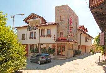 Family Hotel Silvestar has Balcony rooms
