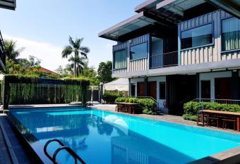 Kluang Container Swimming Pool Hotel has Balcony rooms