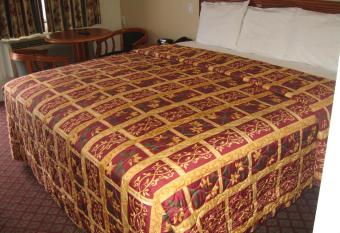 Flamingo Inn Long Beach allows 18 year olds to book a room