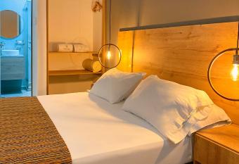 Hotel Ruittoque D Prada allows 18 year olds to book a room