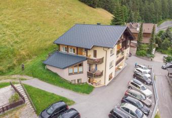 Pension Bergkristall has Balcony rooms