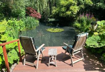 B&B Lekkerkerk has Balcony rooms