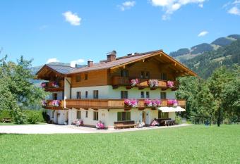 Pension Ederhof has Balcony rooms