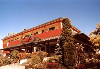 Hotel Cinzia Ristorante Christian e Manuel allows 18 year olds to book a room