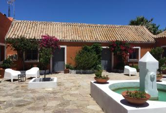 Cortijo El Pozuelo has Balcony rooms