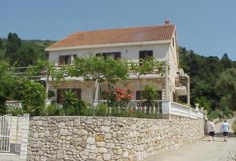 Villa Pincevic has Balcony rooms