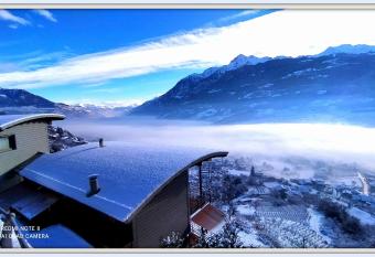 Atmosfera e vista mozzafiato allows 18 year olds to book a room