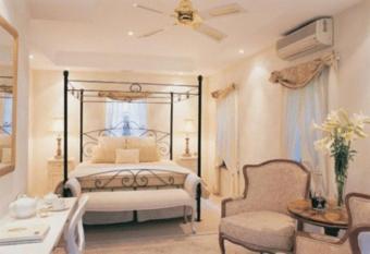 Victoria s At Wategos has rooms with a private hot tub