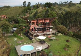 Santa Elena de la Colina has Balcony rooms
