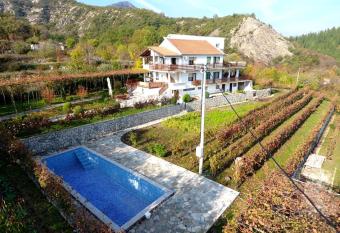 B&B Domacinstvo Raicevic has Balcony rooms