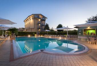 Hotel Villa Tiziana has Balcony rooms