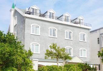 Red Roof B&B has Balcony rooms