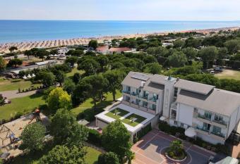 Hotel Hiki 3 Superior has Balcony rooms