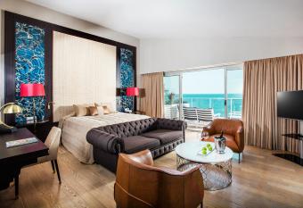 Charisma De Luxe Hotel has Balcony rooms