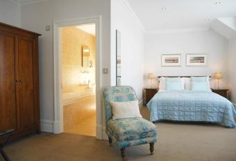 The Redstone Guesthouse allows 18 year olds to book a room