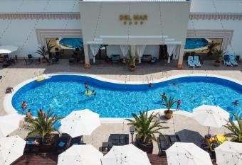 Hotel Del Mar & Conference Center has Balcony rooms