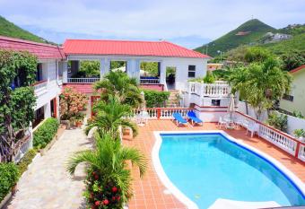 L Esperance Hotel has Balcony rooms