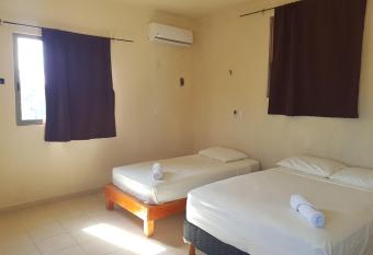 Hostal El Padrino has Balcony rooms