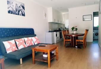 New Smart Home Nearby Plaza has rooms with a private hot tub