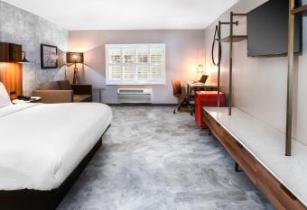 Hollywood Inn Suites Hotel allows 18 year olds to book a room