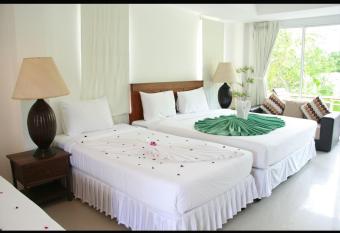Kirati Beach Resort has Balcony rooms