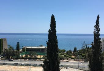 Spectacular 3 Bed Apartment has Balcony rooms