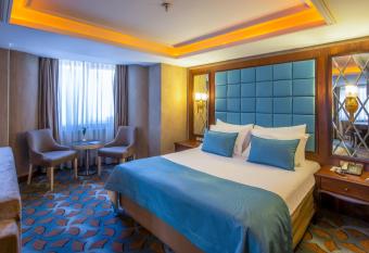 Amethyst Hotel has rooms with a private hot tub