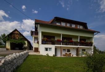 House Josipa allows 18 year olds to book a room