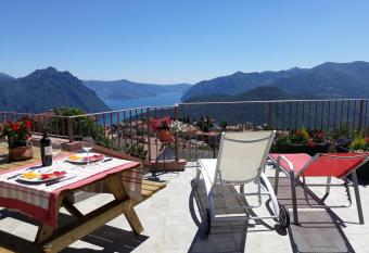 Home Iseo Lake has Balcony rooms