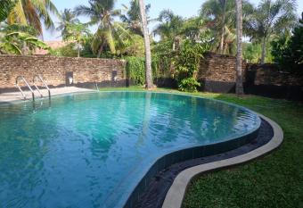 Hotel Star White - Negombo has Balcony rooms