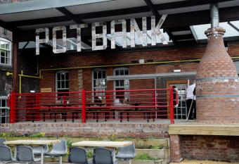 Potbank has Balcony rooms