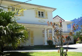 Le Cimendef has Balcony rooms