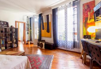 Piso con encanto en zona de tapas has Balcony rooms