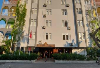 Tunali Apart Hotel has Smoking/Balcony rooms