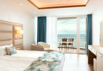 Bilyana Beach Hotel - All Inclusive & Free Beach Access allows 18 year olds to book a room