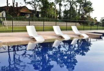 Finca Hotel Los Girasoles has rooms with a private hot tub