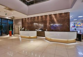 Quality Hotel Manaus allows 18 year olds to book a room