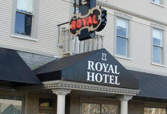 Royal Hotel Chilliwack allows 18 year olds to book a room