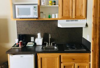 Boulder Creek Inn allows 18 year olds to book a room